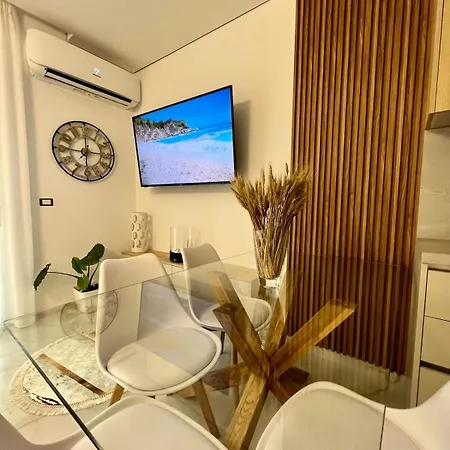 San Pietro Melia Gjiri Lalzit Beachfront 公寓