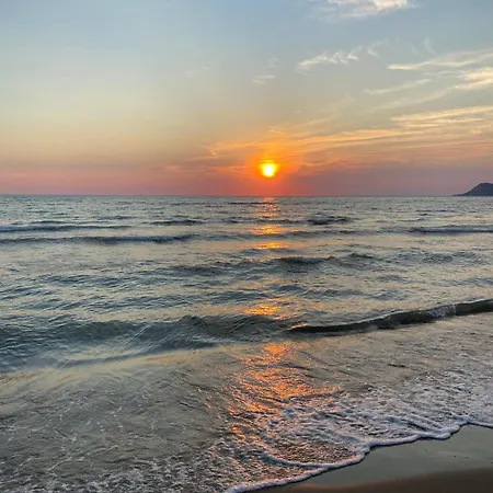 San Pietro Melia Gjiri Lalzit Beachfront 公寓 德拉克